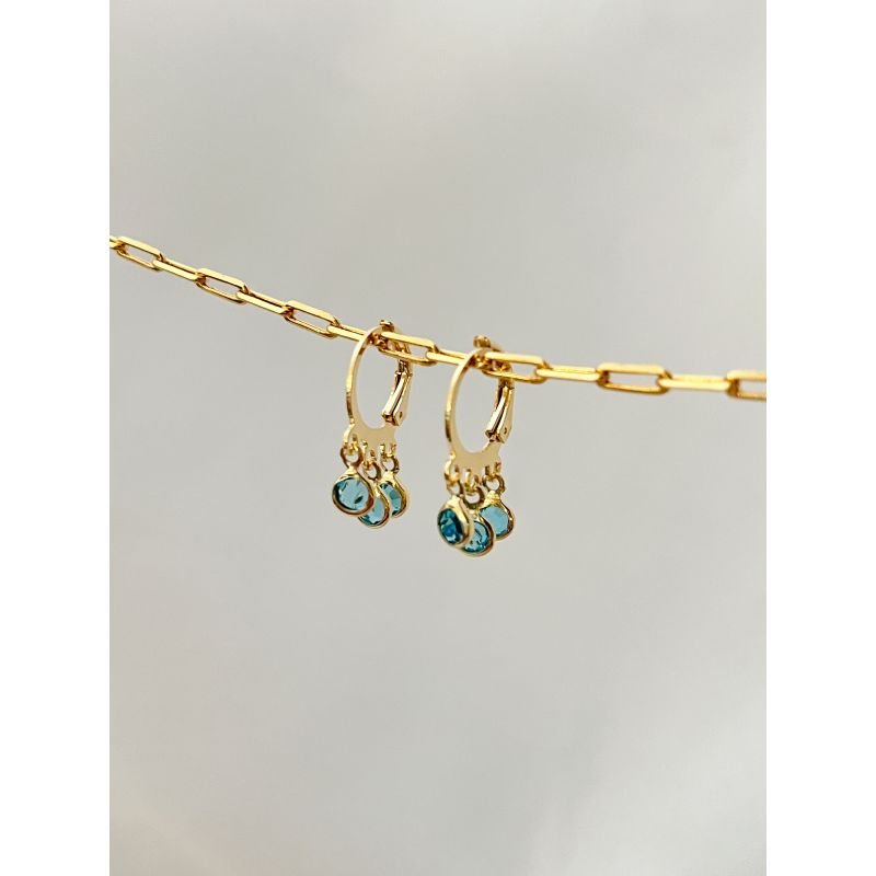 BRINCO ARGOLINHA FOLHEADA A OURO - 3 ZIRCONIAS DE TIFANY AZUL CLARO