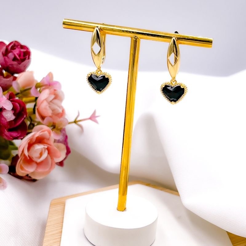 BRINCO FOLHEADO A OURO 18K - ARGOLINHA QUADRADA CORAÇÃO PRETO