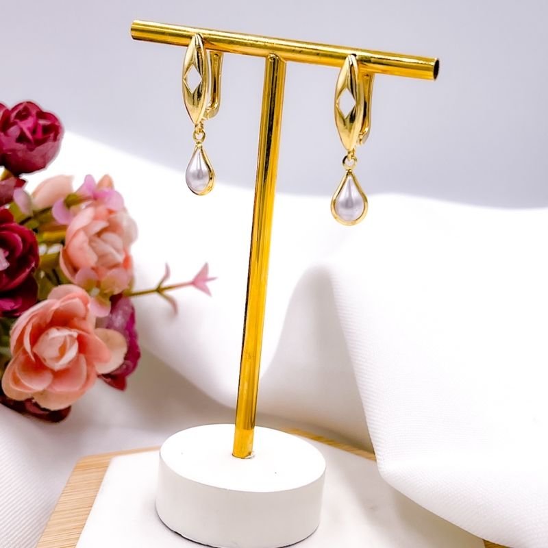 BRINCO FOLHEADO A OURO 18K - ARGOLINHA QUADRADA GOTA PÉROLA