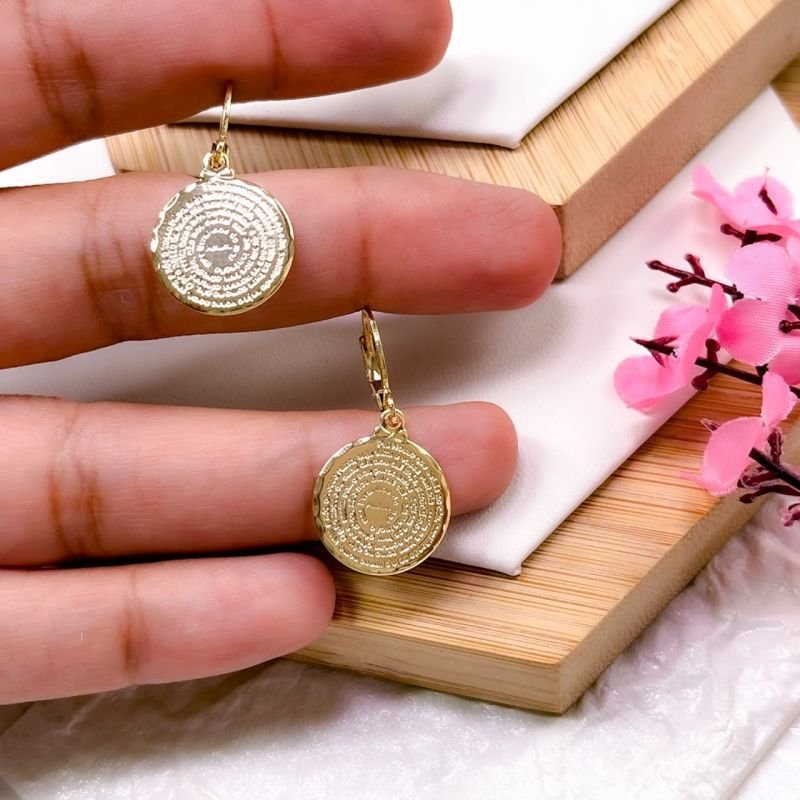 BRINCO FOLHEADO A OURO 18K- ARGOLINHA ORAÇÃO PAI NOSSO