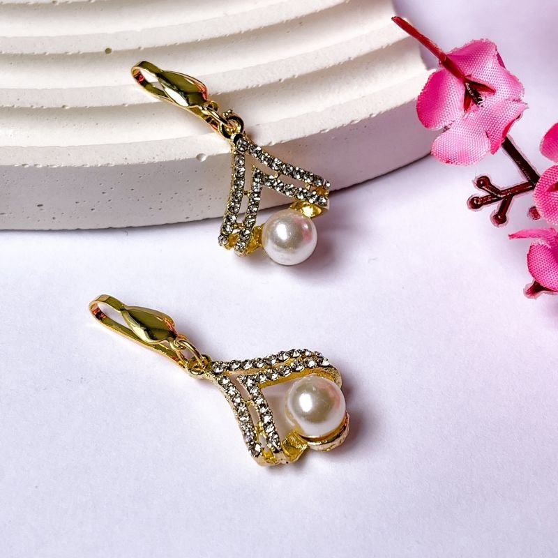 BRINCO FOLHEADO A OURO 18K -CRAVEJADO PÉROLA