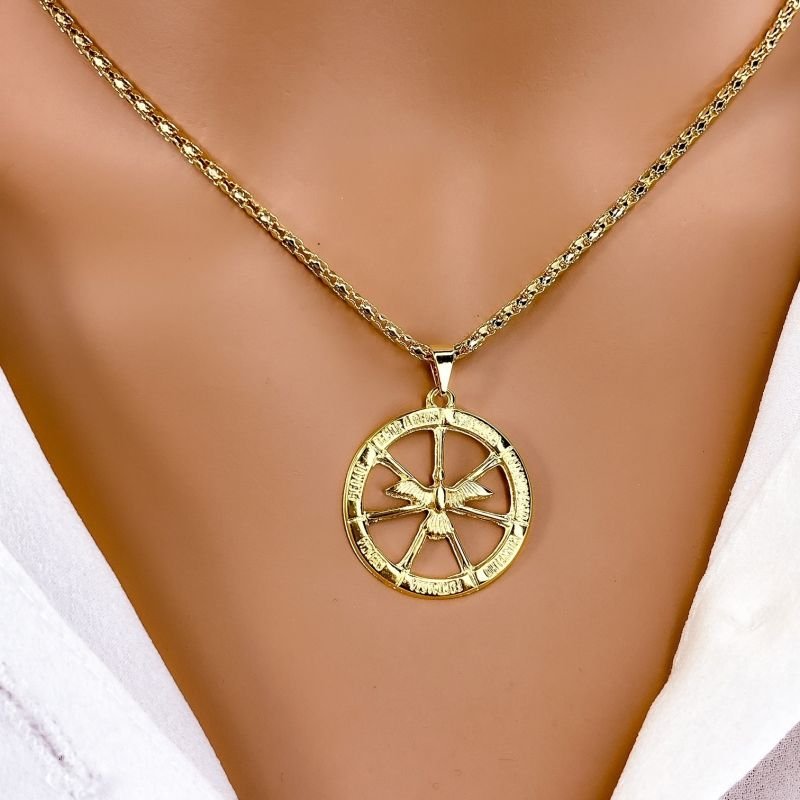 COLAR CHOKER FOLHEADO A OURO 18K - PINGENTE ESPIRITO SANTO