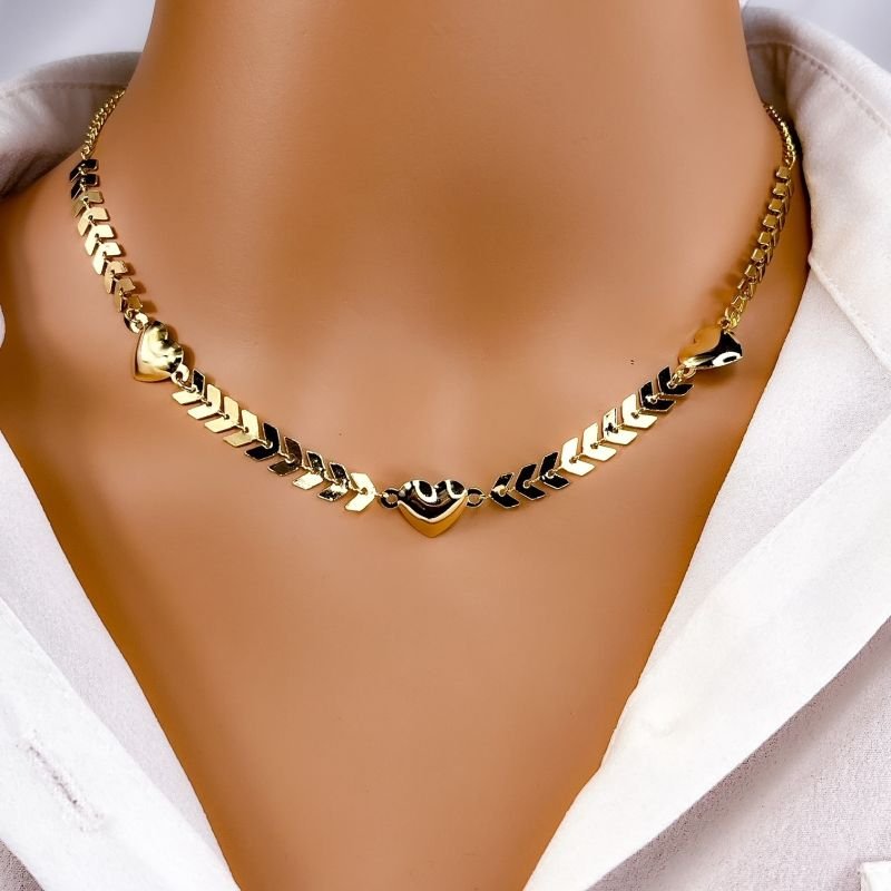 COLAR CHOKER FOLHEADO A OURO 18K - SETA CORAÇÕES