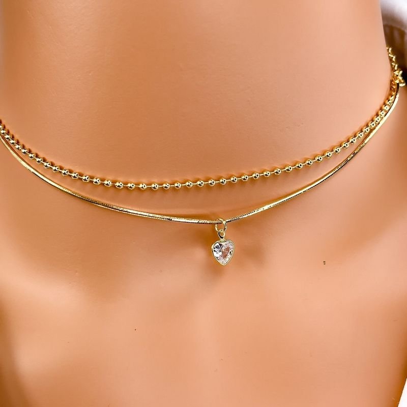 COLAR CHOKER FOLHEADO A OURO 18K - FIO DUPLO COM PINGENTE CORAÇÃO DE ZIRCONIA