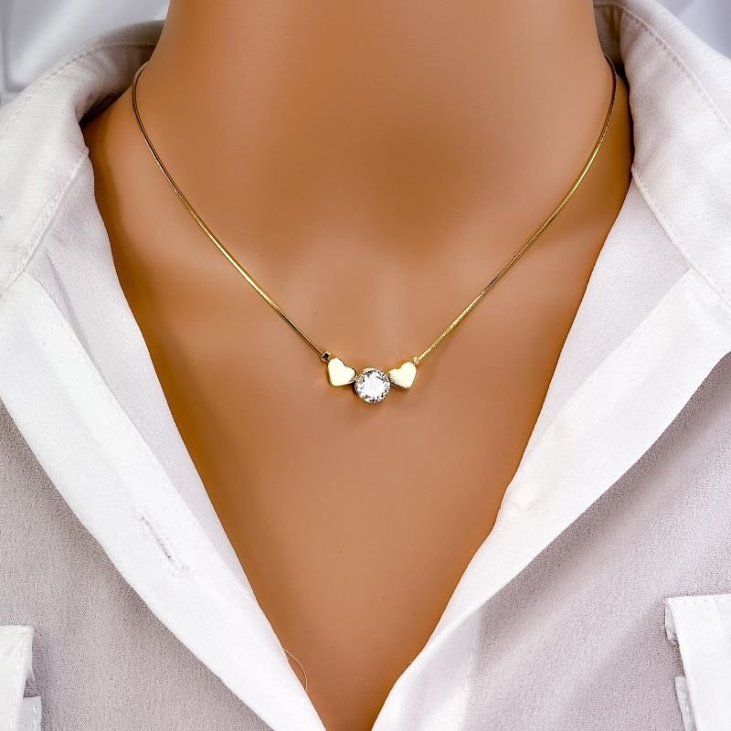 COLAR CHOKER FOLHEADO A OURO 18K - CORRENTE RABO DE RATO COM PINGENTES CORAÇÃO E PONTO DE LUZ