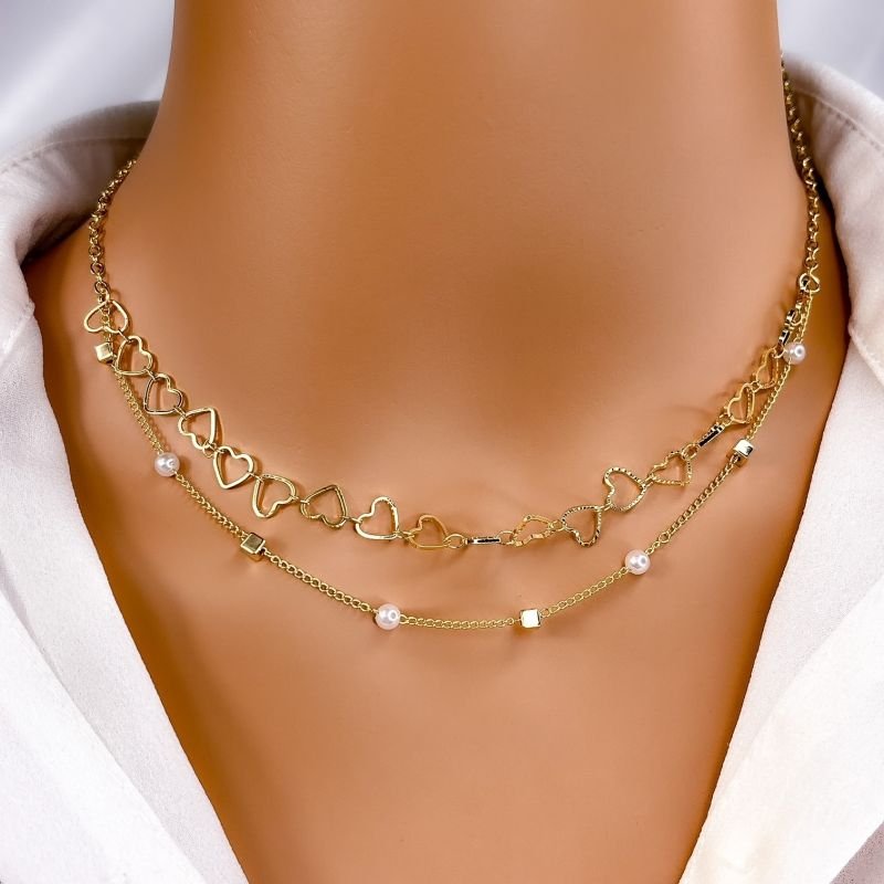 COLAR CHOKER FOLHEADO A OURO 18K - DOIS FIOS PEROLAS E CORAÇÕES