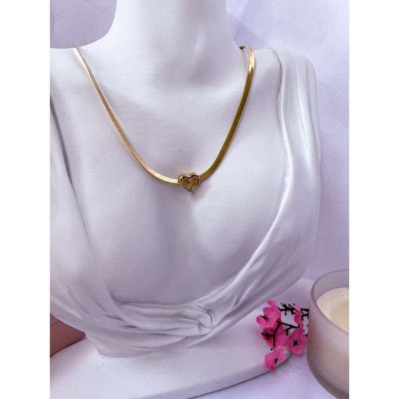 COLAR ESTILO CHOKER FOLHEADO A OURO 18K - FITA PINGENTE CORAÇÃO