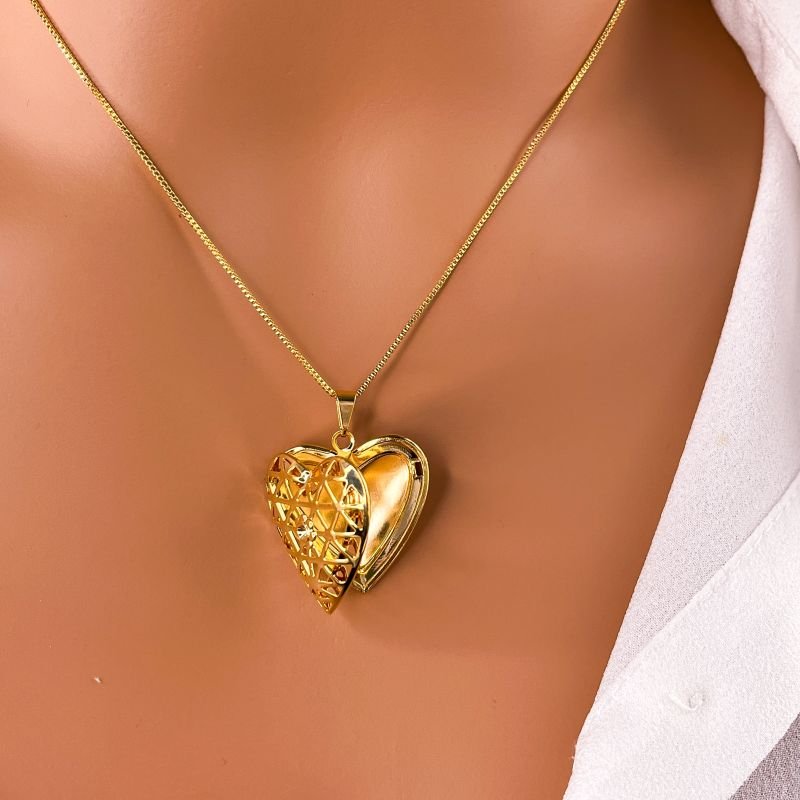 COLAR FOLHEADO A OURO 18K - RELICÁRIO CORAÇÃO