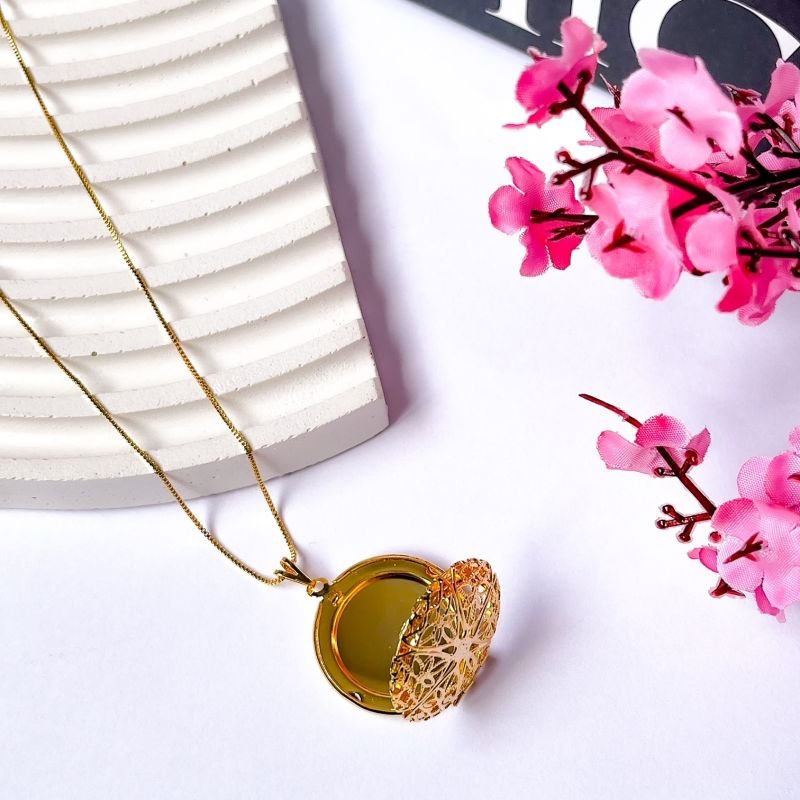 COLAR FOLHEADO A OURO 18K - RELICARIO REDONDO