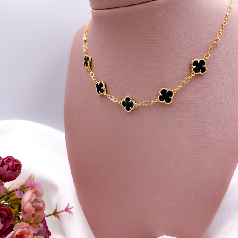 COLAR FOLHEADO A OURO 18K - TREVO PRETO VIRGINIA