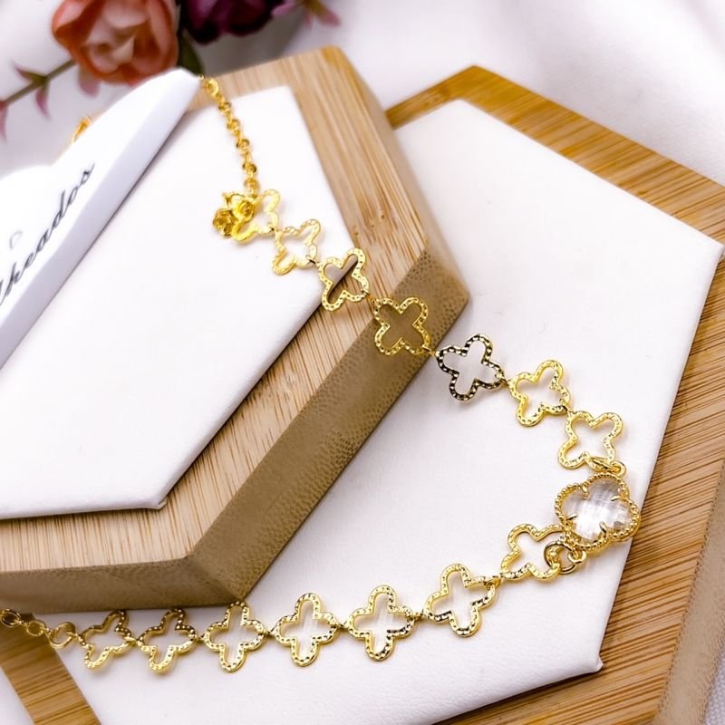 COLAR FOLHEADO A OURO 18K - TREVO VIRGINIA COM PINGENTE CRISTAL