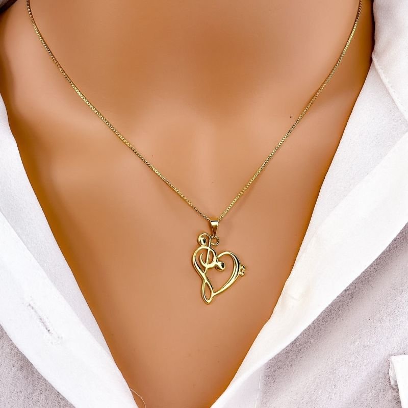 COLAR FOLHEADO A OURO 18K CORAÇÃO CLAVE DE SOL