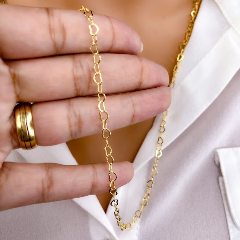 COLAR LONGUINHO 60CM FOLHEADO A OURO 18K - CORRENTE MINI CORAÇÕES