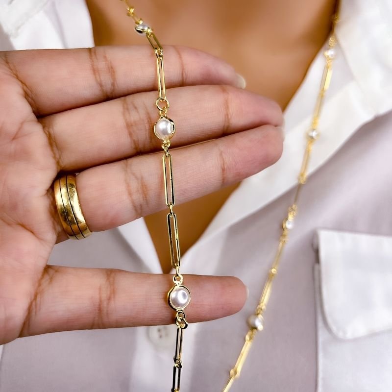 COLAR LONGUINHO 60CM FOLHEADO A OURO 18K - PEROLAS