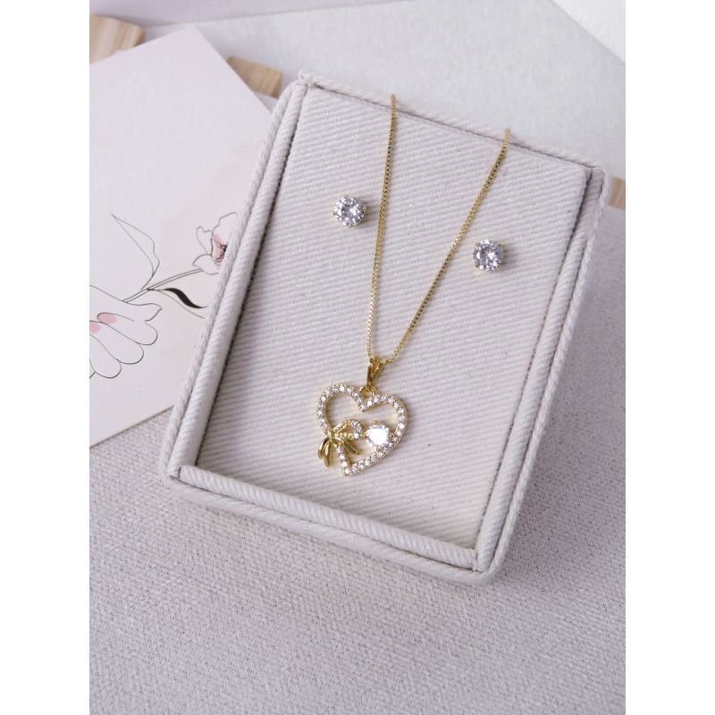 CONJUNTO BRINCO PONTINHO DE LUZ E COLAR FOLHEADO A OURO - CORAÇÃO CRAVEJADO ZIRCONIAS