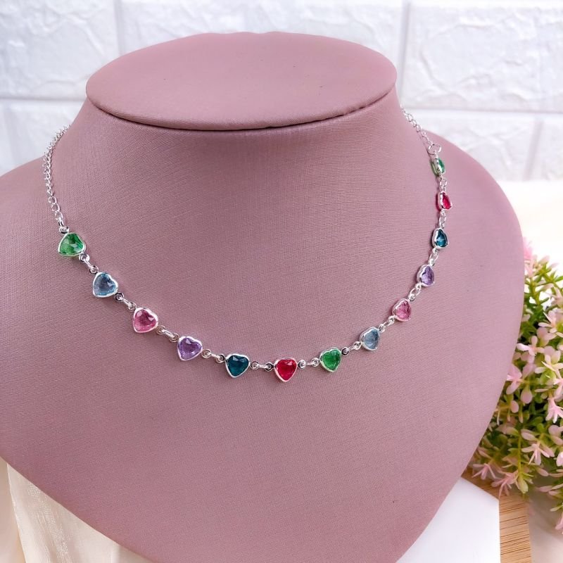 CONJUNTO CHOKER JOINHA E PULSEIRA FOLHEADA PRATA CORAÇÕES COLORIDOS