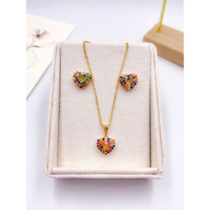 CONJUNTO COLAR E BRINCO FOLHEADO A OURO CRAVEJADO CORAÇÃO COLORIDO