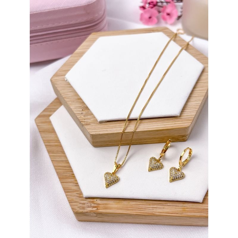 CONJUNTO FOLHEADO A DOURADO - PINGENTE MICROCRAVEJADO ZIRCONIA CORAÇÃO DELICADO CRISTAL