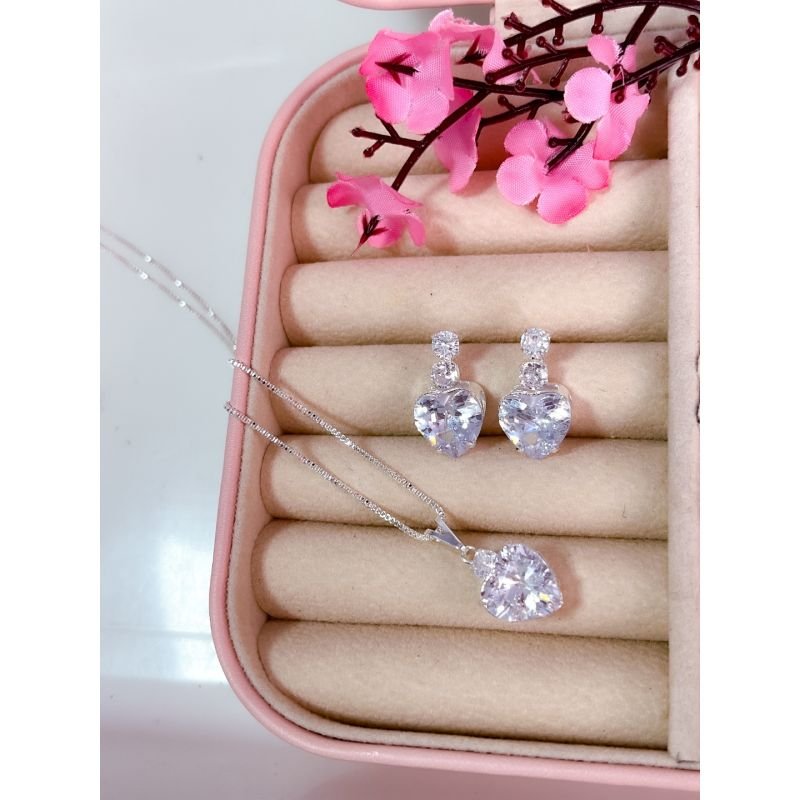 CONJUNTO FOLHEADO A PRATA - PINGENTE ZIRCONIA CORAÇÃO CRISTAL