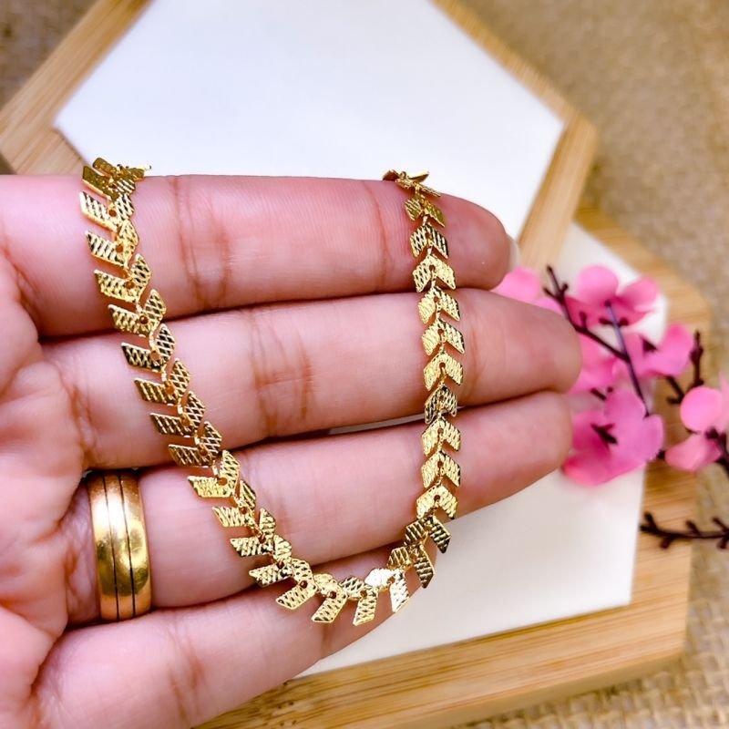 PULSEIRA FOLHEADA A OURO 18K - ESCAMA SETA TEXTURIZADA