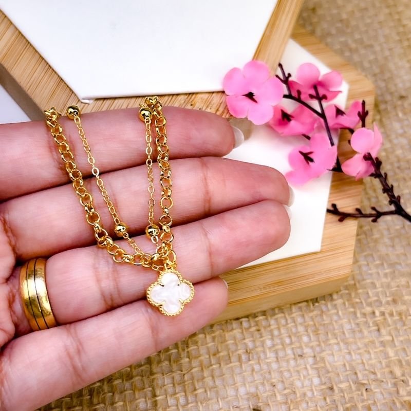 PULSEIRA FOLHEADA A OURO 18K - DOIS FIOS COM TREVO VIRGINIA MADREPÉROLA