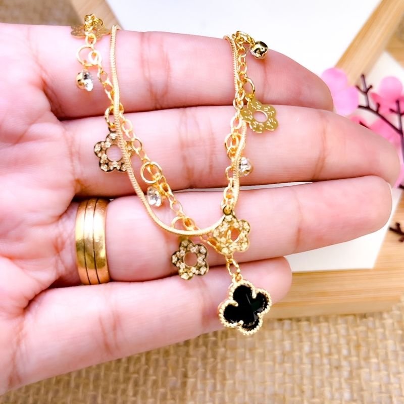 PULSEIRA FOLHEADA A OURO 18K - TREVO VIRGINIA PRETO