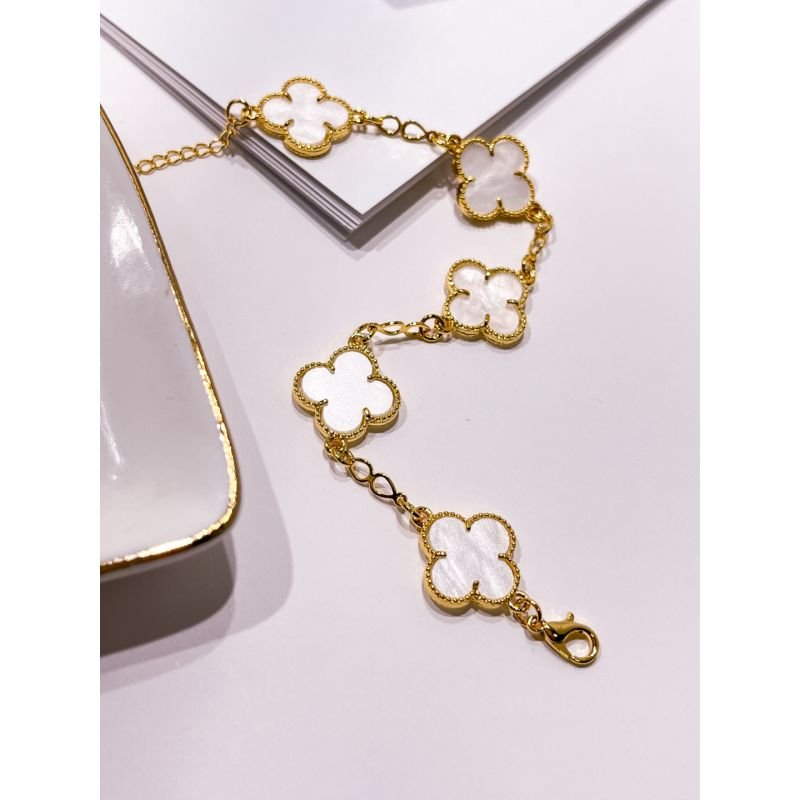 PULSEIRA FOLHEADA A OURO 18K - TREVO VIRGINIA PEROLADO BRANCO